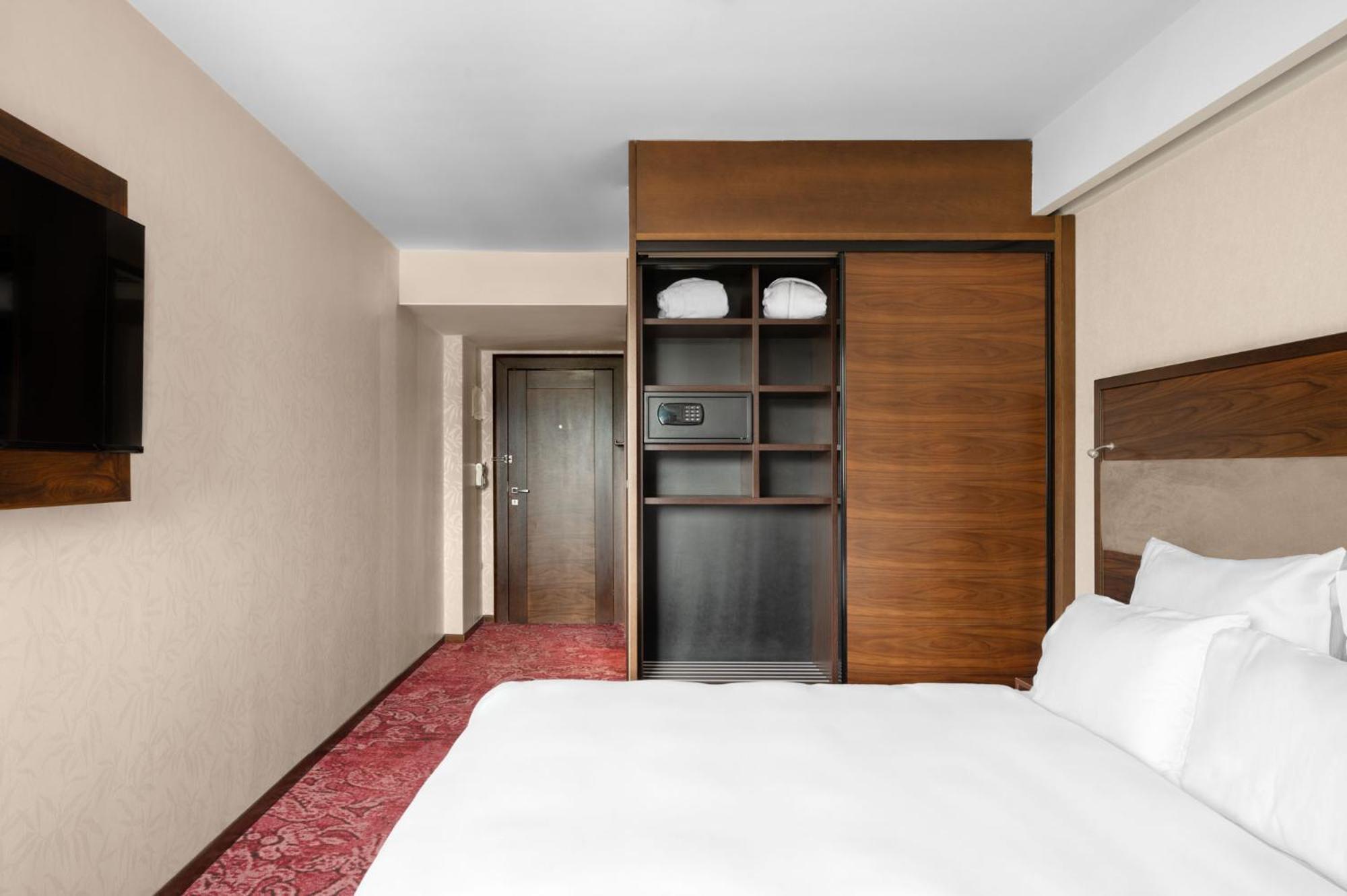 Movenpick Hotel Сараево Екстериор снимка